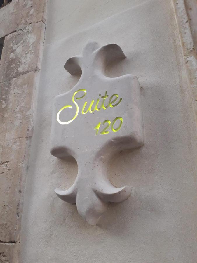 Suite 120 Noto Exteriér fotografie